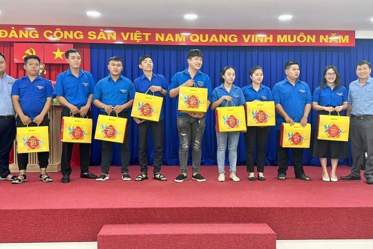 Đoàn Công ty cổ phần Thương mại Hóc Môn tổ chức các hoạt động mừng Đảng mừng xuân Quý Mão