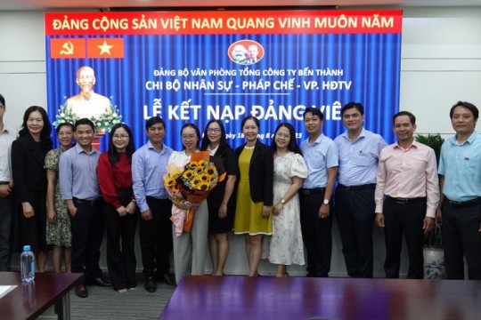 Đảng bộ Văn phòng Tổng Công ty Bến Thành tổ chức lễ kết nạp đảng viên mới